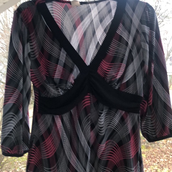 V-neck dressy top 3/4 sleeve pink, black, gray, white - Picture 2 of 9